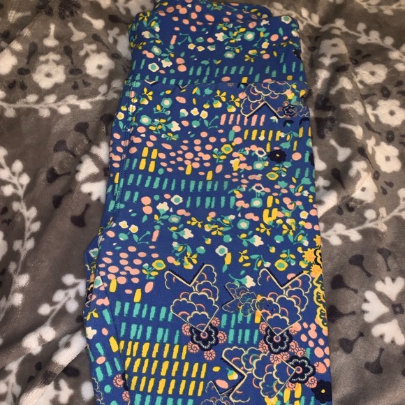 Buttery soft lularoe os leggings - Picture 1 of 2